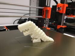 Gedruckte Figur aus 3D-Drucker in Dinosauer-Form