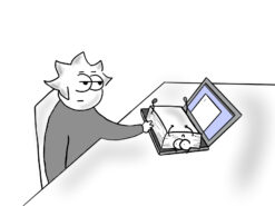 Person sitzt vor Laptop.