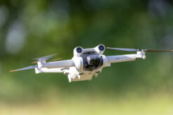 Drohne fliegt durch die Luft