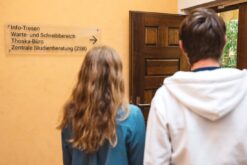 Studierende auf dem Weg zur ZSB